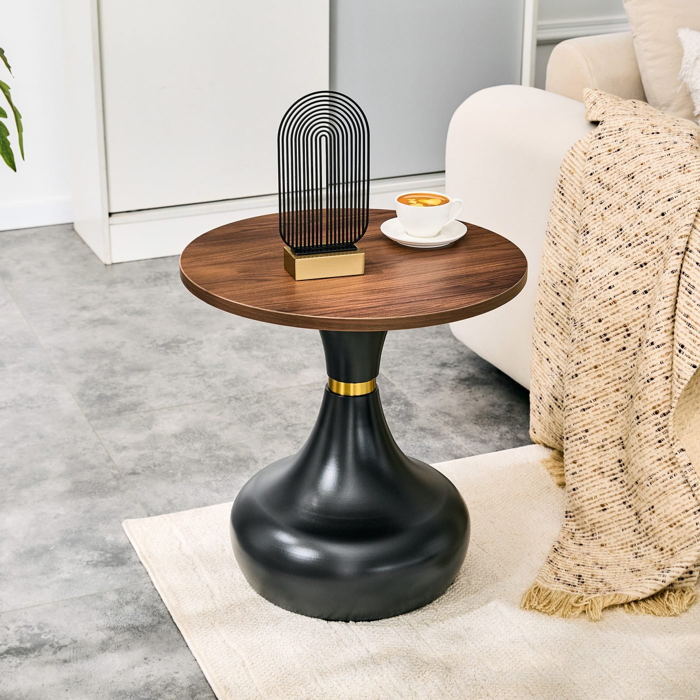 Affordable luxury gourd-shaped nesting coffee table set.